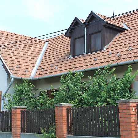 Hotel Zsigmond Ház Poroszló Exterior foto